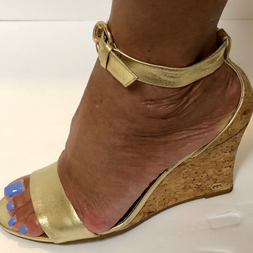 Gucci Metallic Gold Wedge Heels Shoes 8 1/2 FAB!!